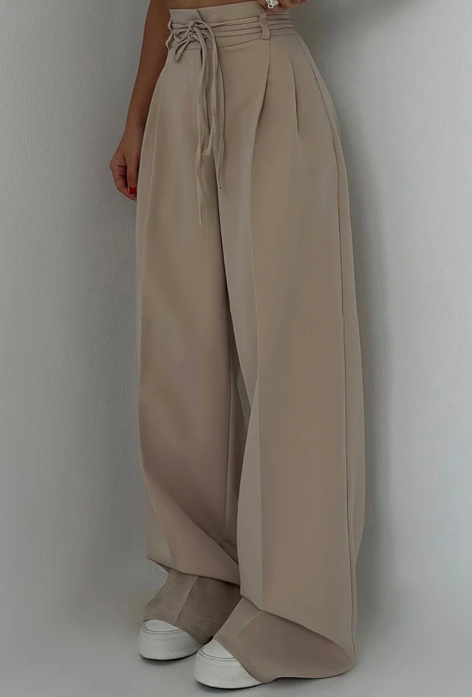 STEFANIA | Spodnie z wysokim stanem i szerokimi nogawkami