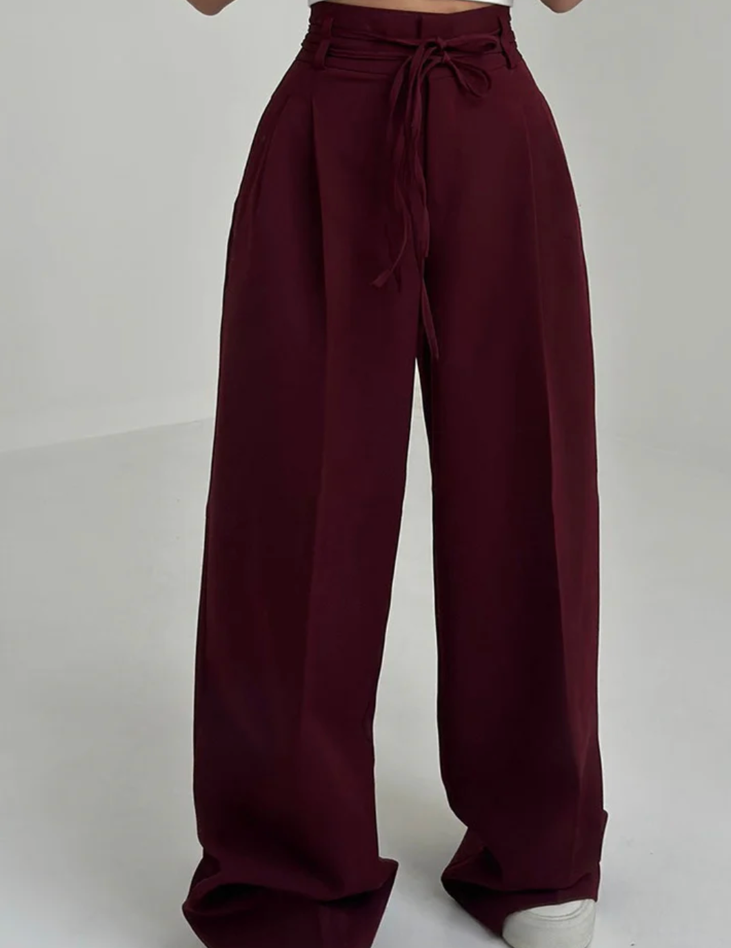 STEFANIA | Spodnie z wysokim stanem i szerokimi nogawkami