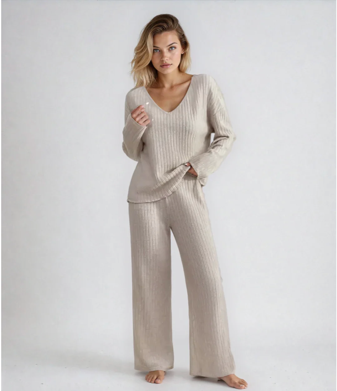 Vivienne - Dwuczęściowy zestaw z prostymi spodniami i topem z dekoltem w serek